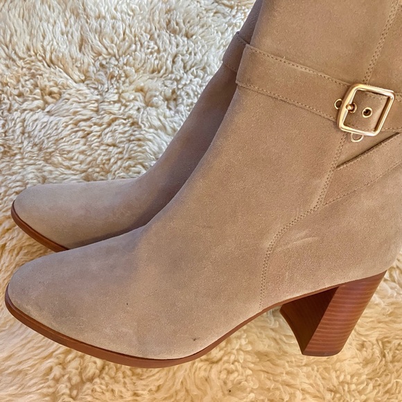 NWOB Coach Olivia Suede Bootie in Oatmeal Sz 11 - Picture 8 of 15
